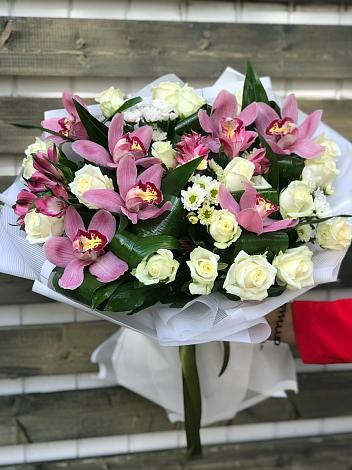 Букет цветов из: Розы и Хризантемы в Поселок Памяти 13 Борцов