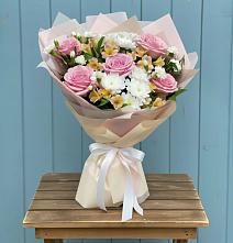 Букет цветов из:  Гвоздики, Орхидеи и Розы в Поселок Памяти 13 Борцов