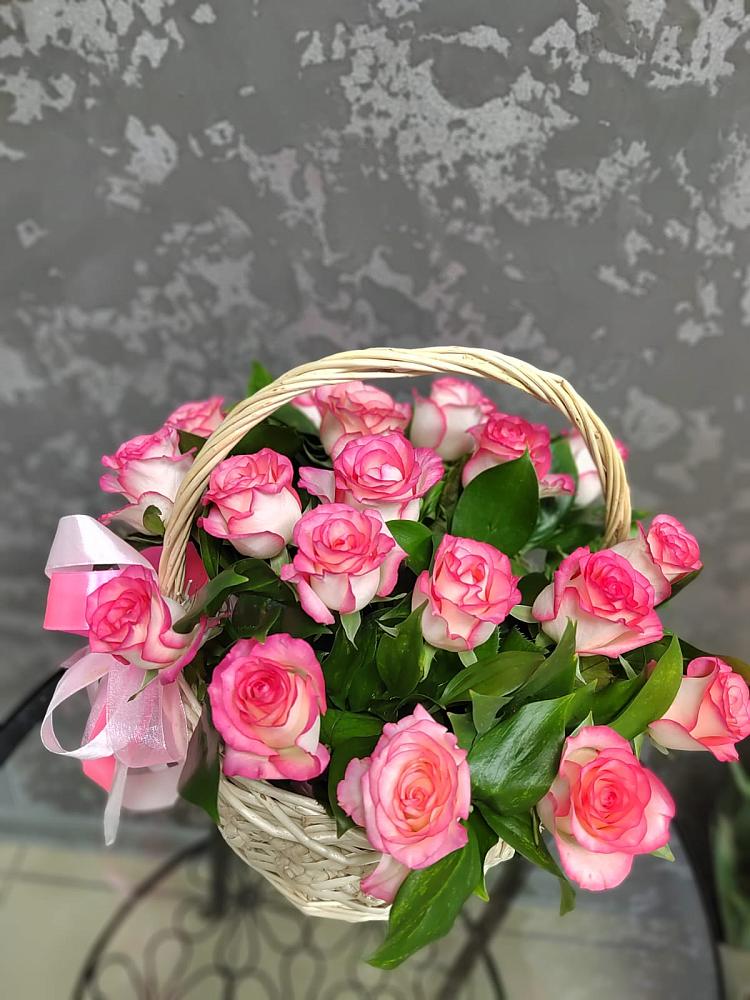 Цветочная композиция из Розы в корзине в Поселок Памяти 13 Борцов