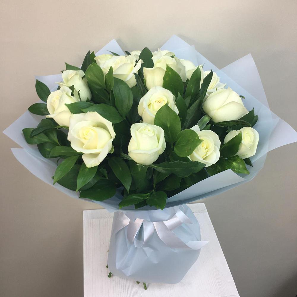 Букет 15 Белых роз Проуд в Поселок Памяти 13 Борцов