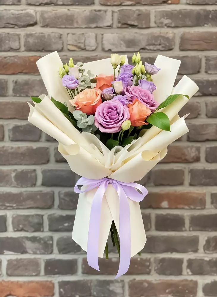 Букет цветов из: Лизиантусы и Розы в Поселок Памяти 13 Борцов