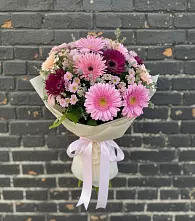 Букет цветов из:  Герберы и Хризантемы в Поселок Памяти 13 Борцов