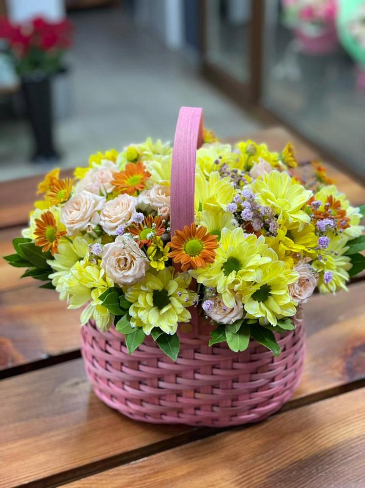 Цветочная композиция из Хризантемы и Розы в корзине в Поселок Памяти 13 Борцов