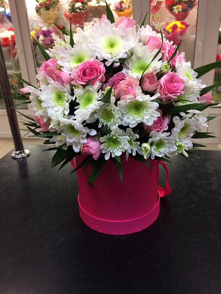 Цветочная композиция из Розы и Хризантемы в шляпной коробке в Поселок Памяти 13 Борцов