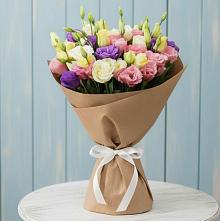 Букет цветов из:  Лизиантусы в Поселок Памяти 13 Борцов