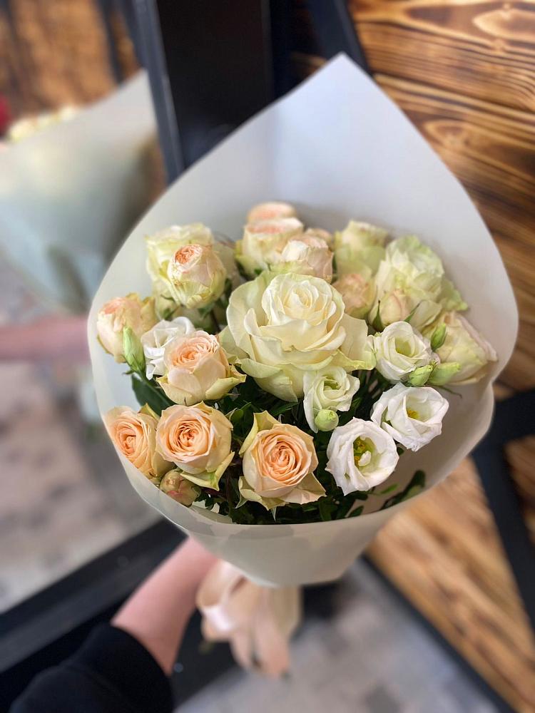 Букет цветов из: Розы и Лизиантусы в Поселок Памяти 13 Борцов